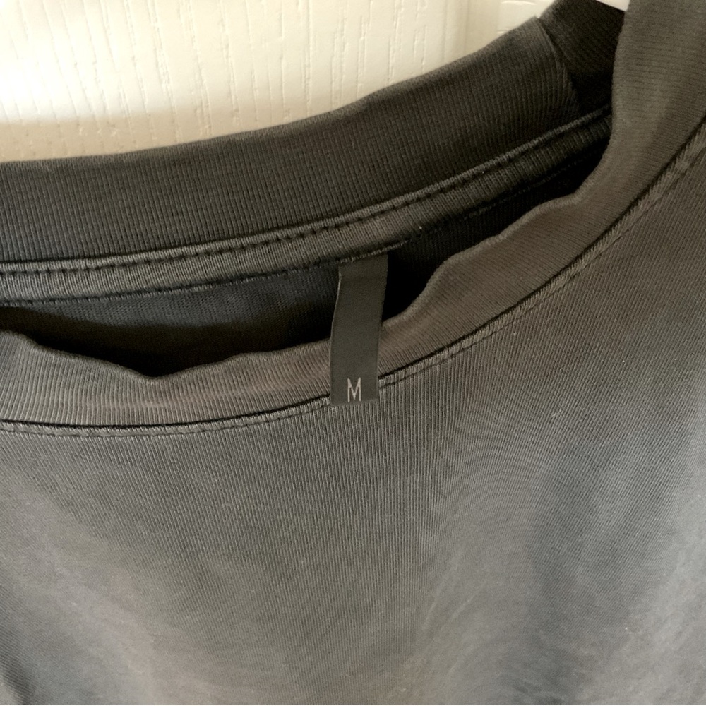 Black vintage wash tee size M